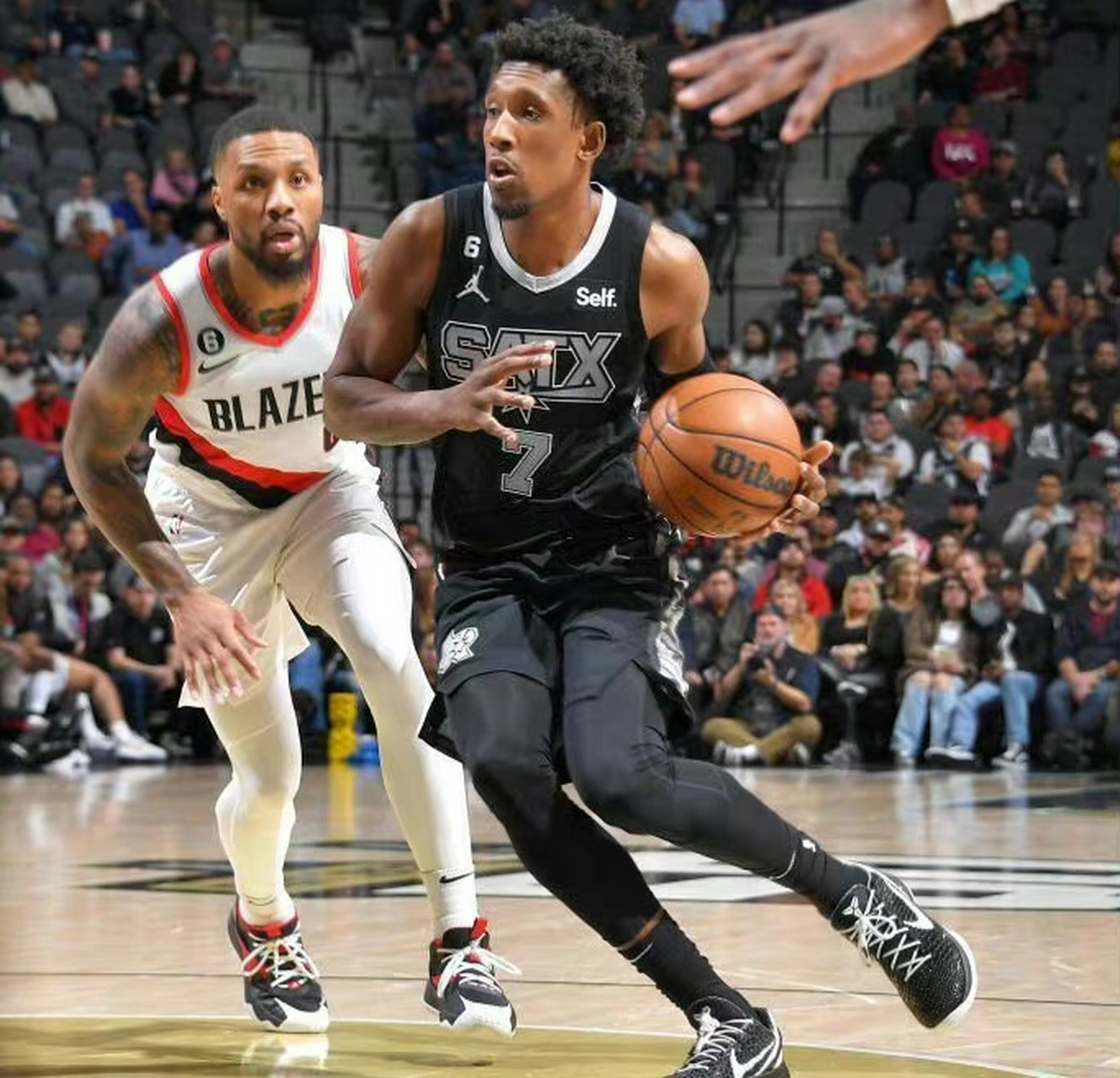 爱游戏在线-关于小开拓者大胜马刺，取得三连胜的信息