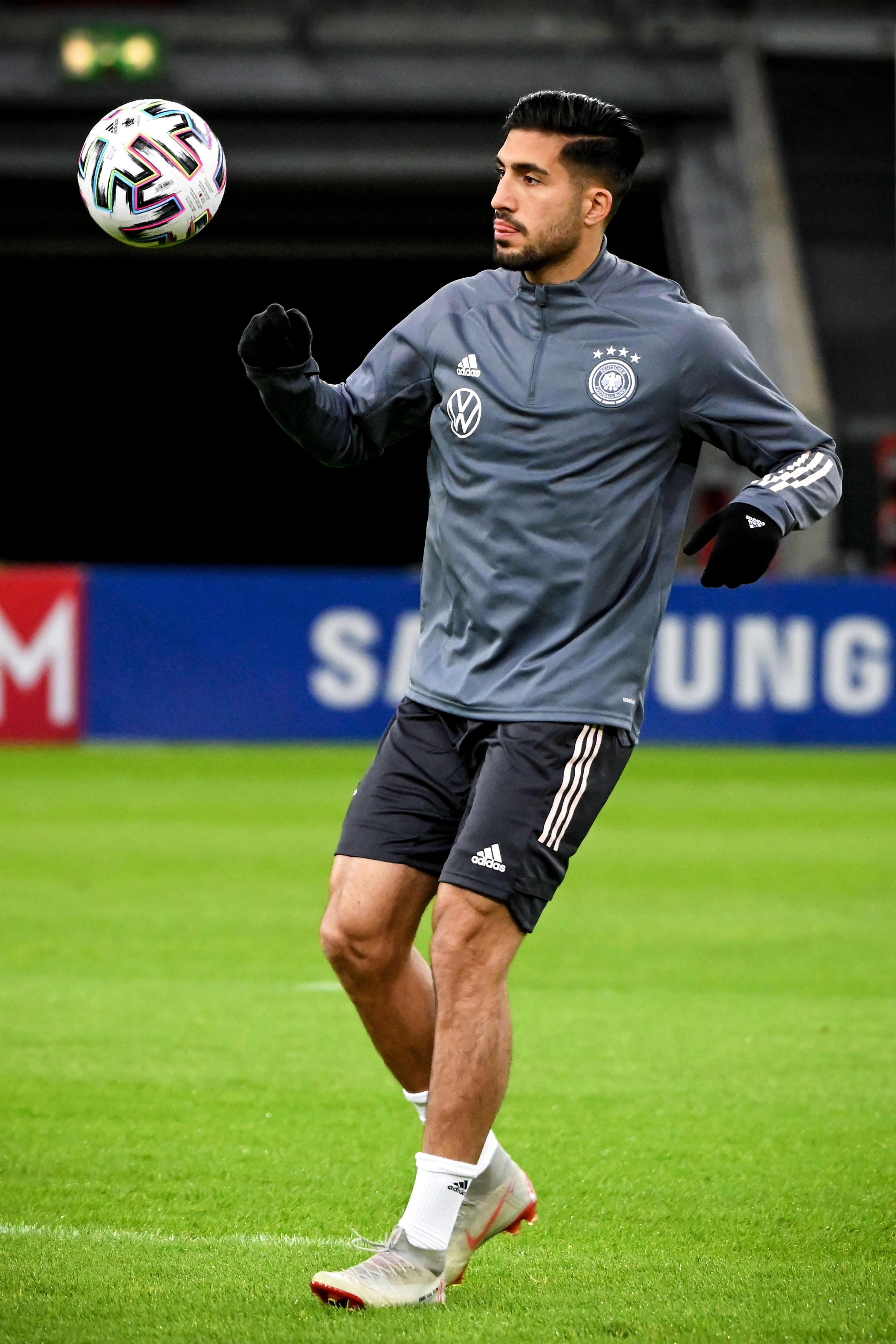 爱游戏中国官网-德国队备战欧预赛，士气高昂备战的简单介绍