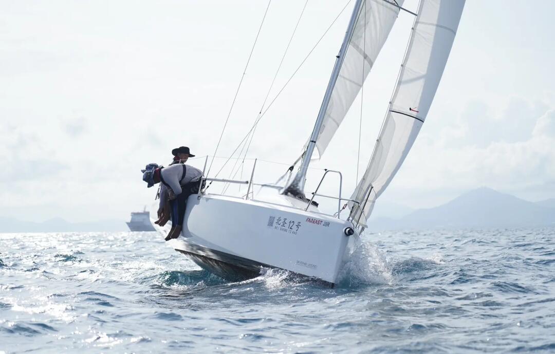 帆船比赛中选手迎风披带,搏出风头的简单介绍 帆船比赛中选手迎风披带,搏出风头的简单介绍