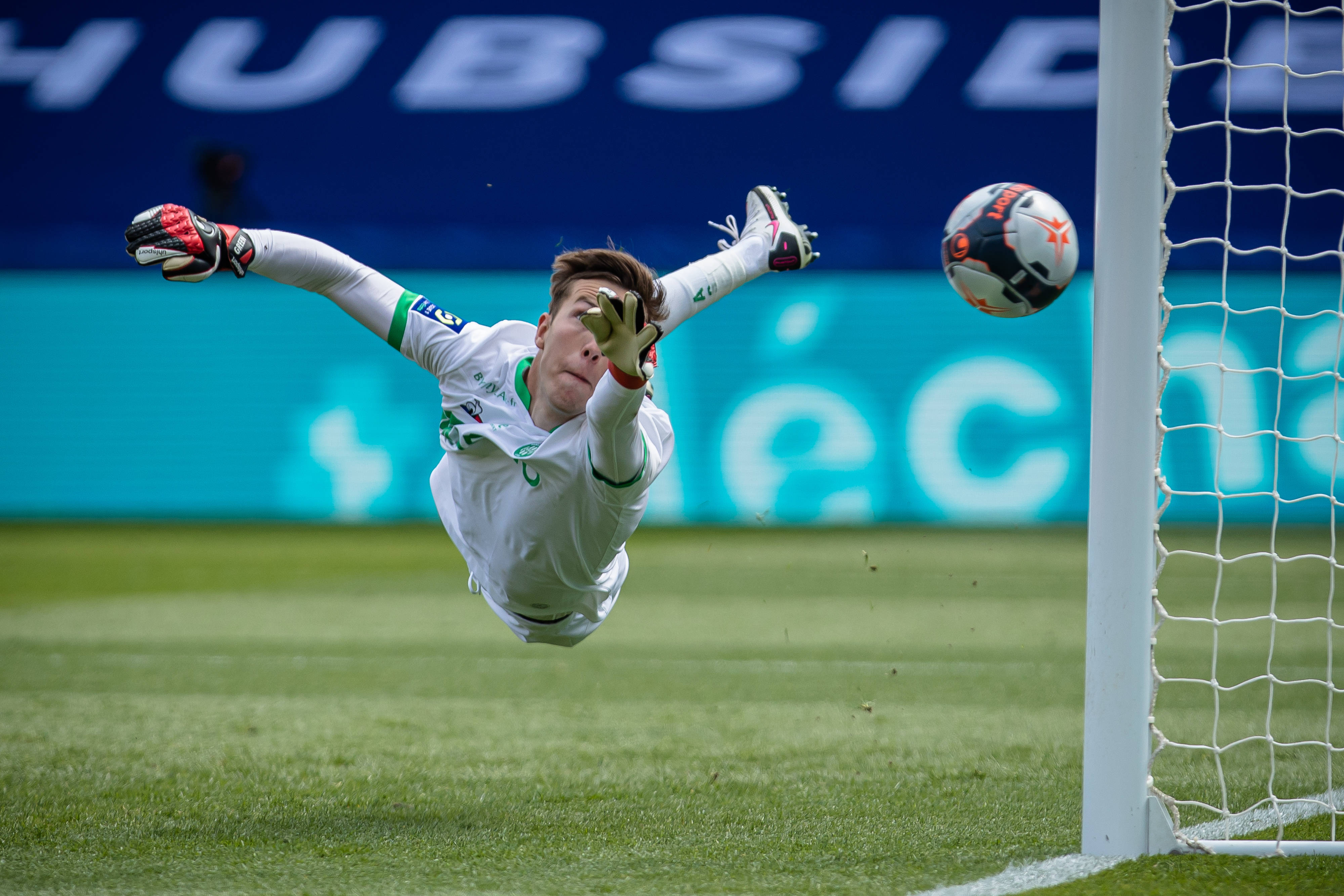 关于里尔虽胜圣埃蒂安,实力无忧的信息 关于里尔虽胜圣埃蒂安,实力无忧的信息