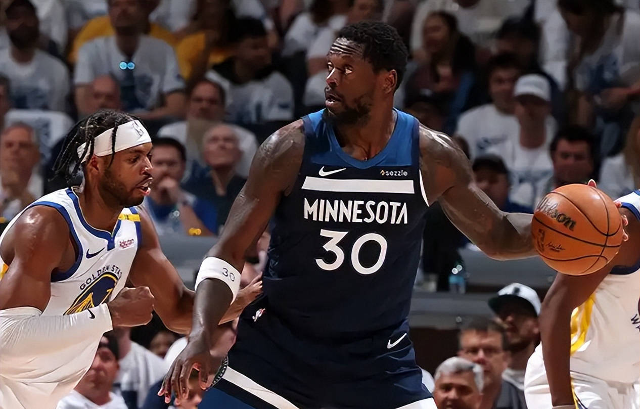 爱游戏体育平台-勇士再次豪取主场胜利，三对三较量赛举行成功