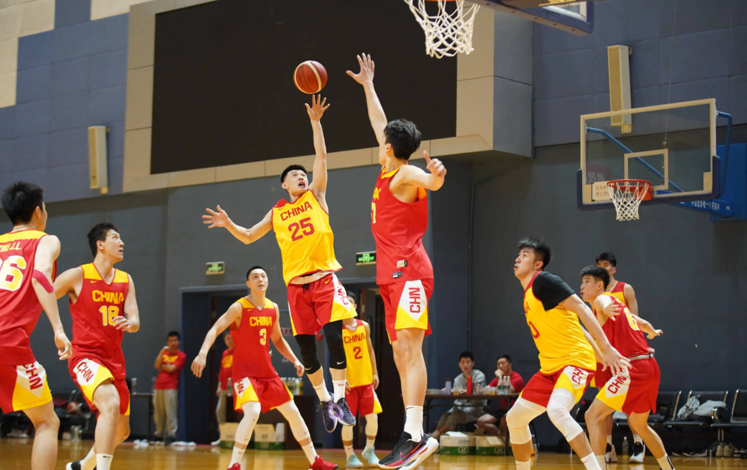 爱游戏官方登录入口-海南男篮在场上表现出色，成功赢下比赛