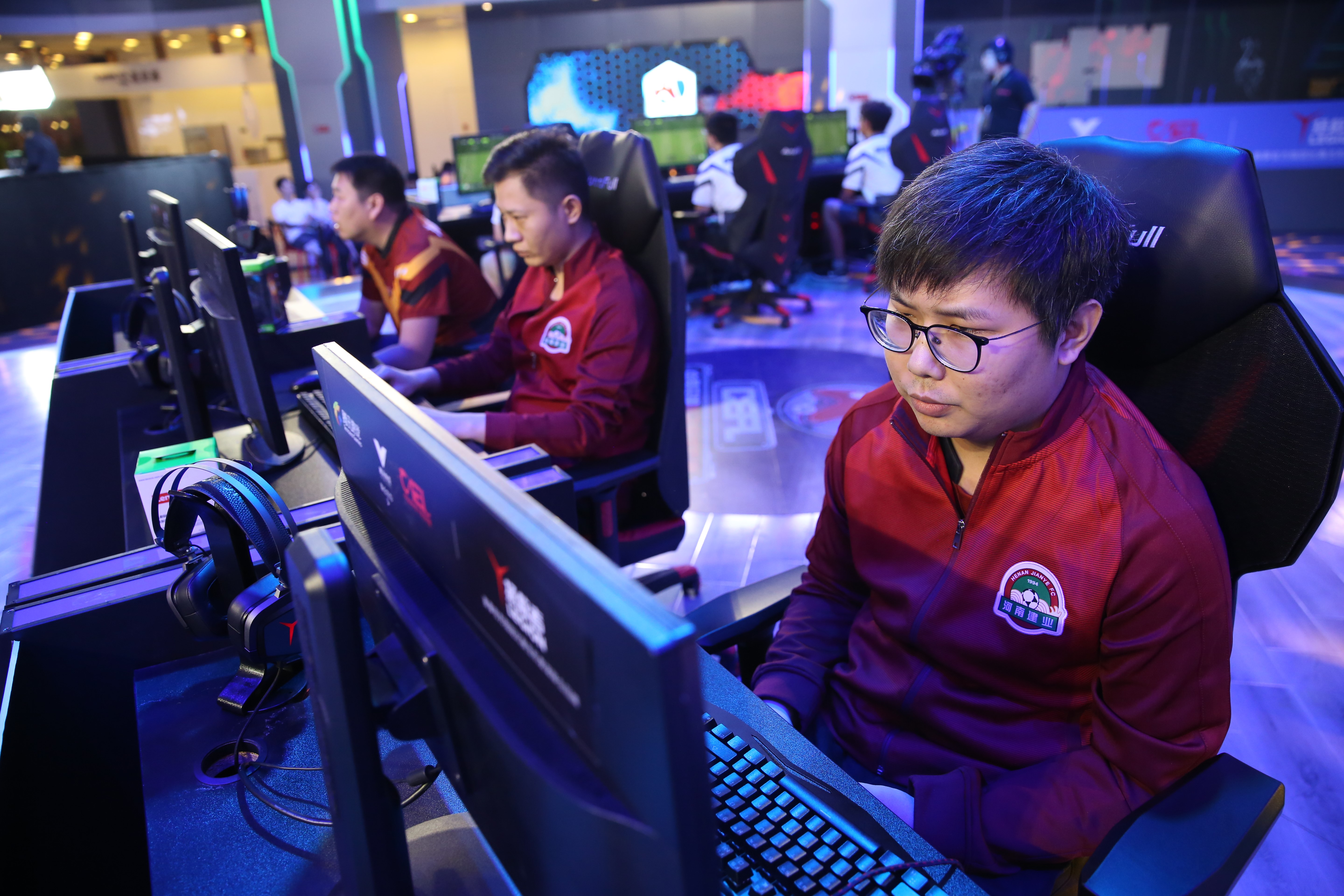 爱游戏网页版入口-包含苏宁阵容大调整，豪取本赛季首场胜利的词条