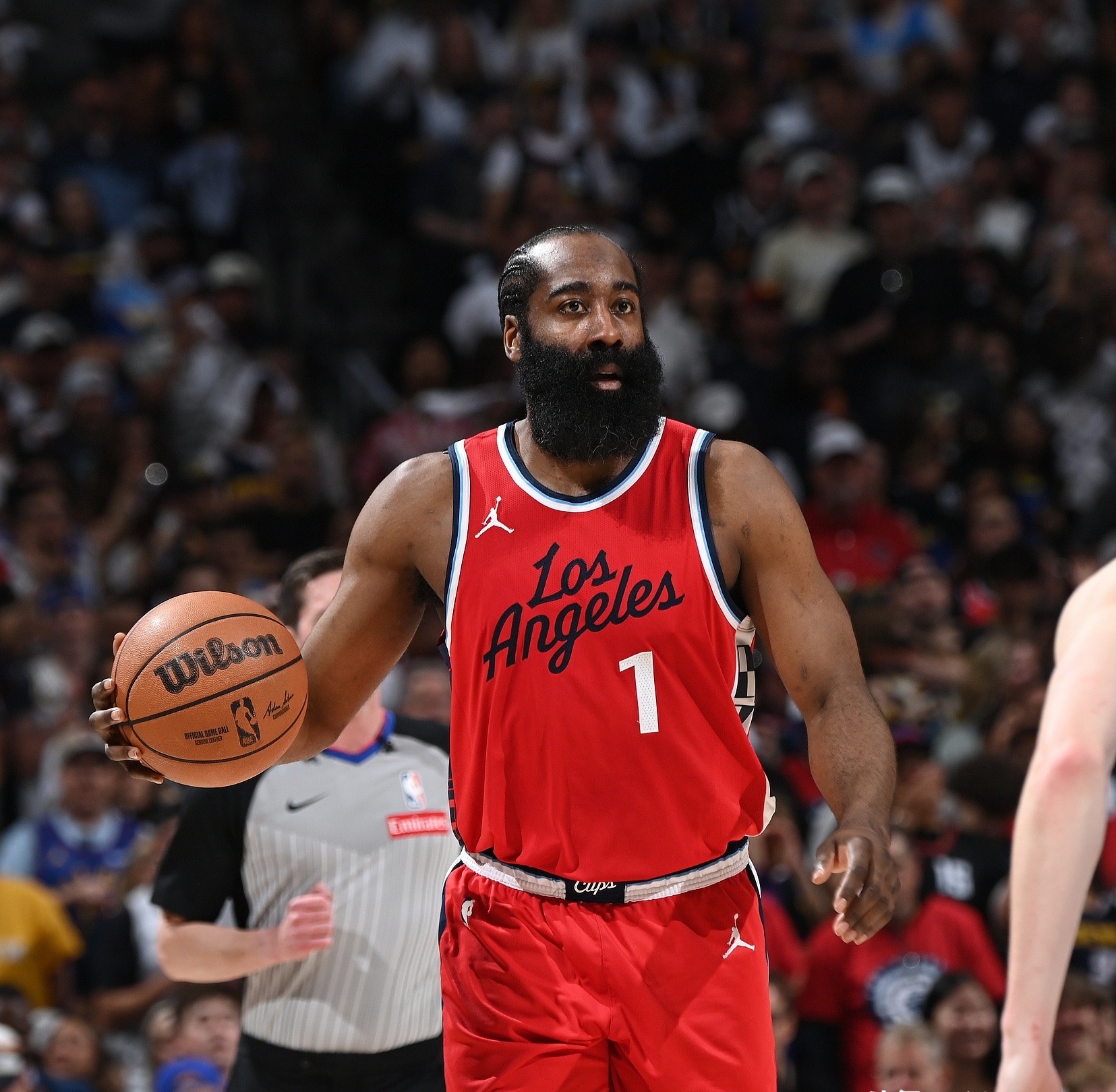 哈登高效得分带领球队赢下比赛 哈登高效得分带领球队赢下比赛