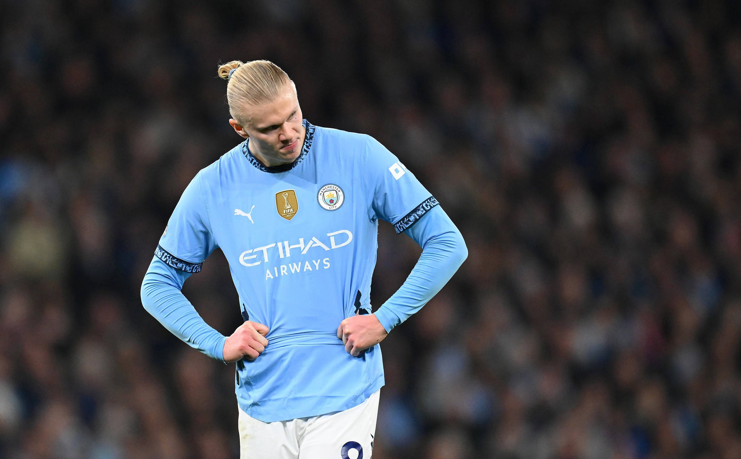 爱游戏官方入口-曼联主场大胜莱斯特城，重返英超前四位置