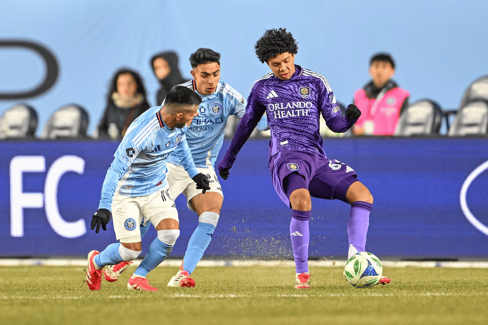 爱游戏中国官网-关于广岛三箭球员遭红牌罚下，雪上加霜！的信息