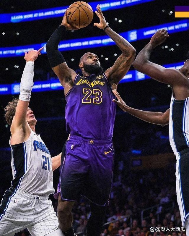 爱游戏体育平台-包含比分胶着！球队关键时刻冷静应对取胜的词条