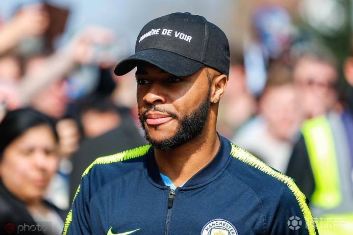 曼联有意签下博努奇,引发转会市场的热烈讨论的简单介绍 曼联有意签下博努奇,引发转会市场的热烈讨论的简单介绍