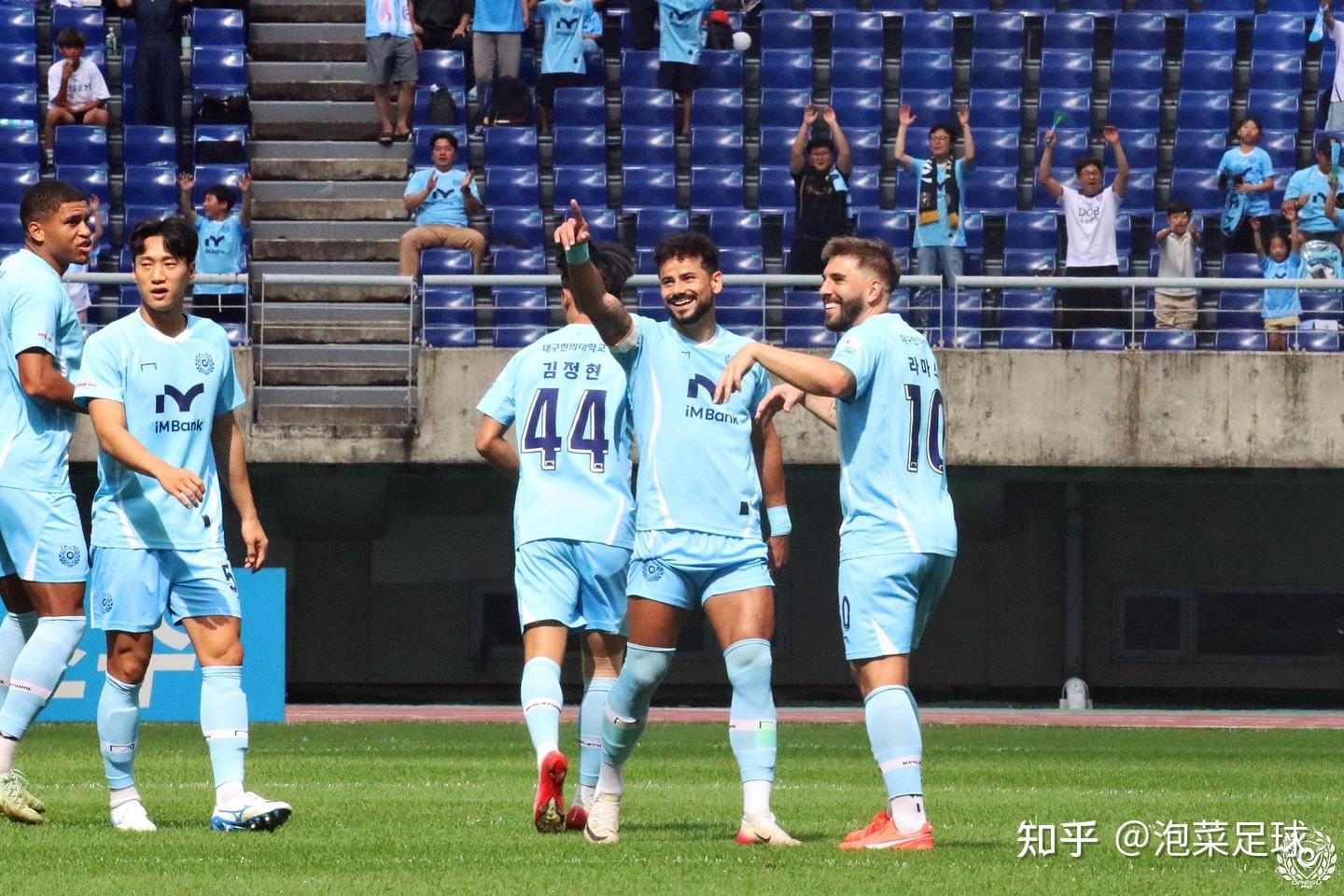 爱游戏登录入口-包含韩国足球联赛首轮比赛精彩纷呈，荷兰球员大放异彩的词条