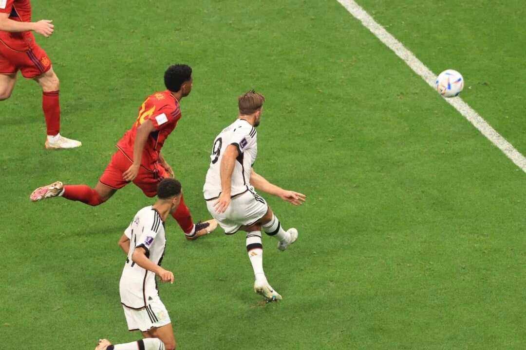 爱游戏官网-西班牙与德国-战平，暂居小组第一