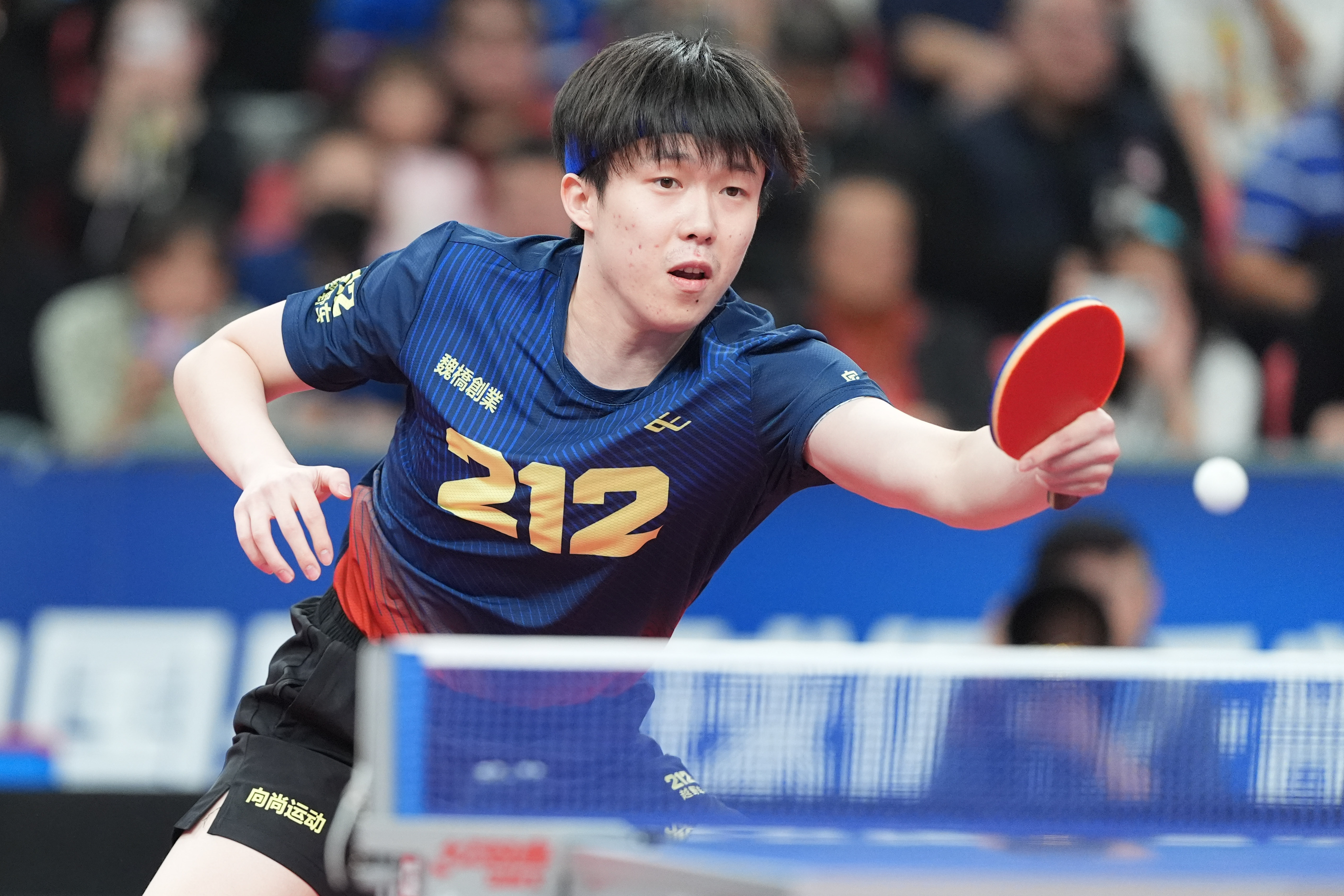 运动场上英雄辈出,男子组合登顶夺冠! 运动场上英雄辈出,男子组合登顶夺冠!