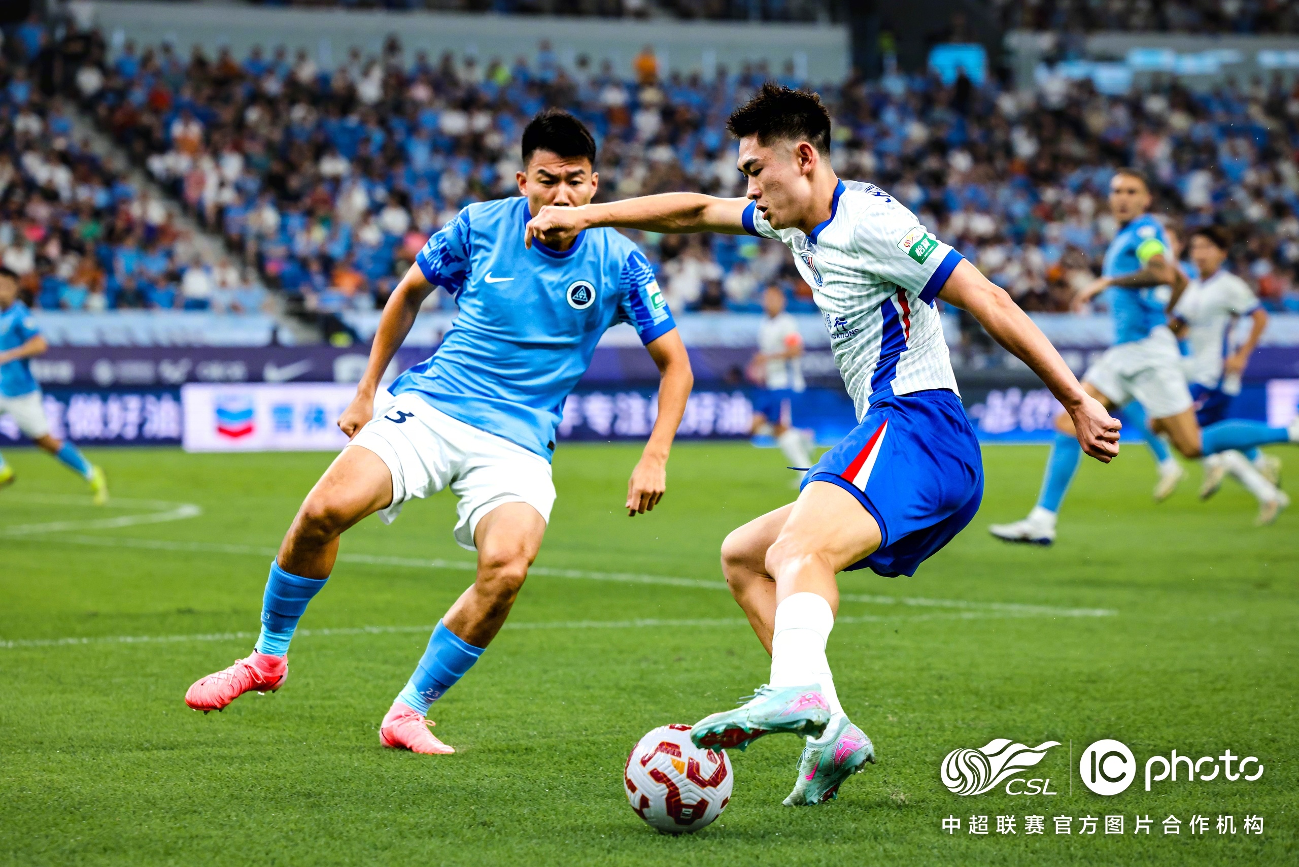 包含竞技场上风起云涌：球队摩拳擦掌准备出击的词条